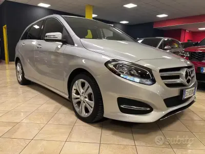 Gebraucht Mercedes B180 109 PS (80 kW) 2015 Grau Van / Kleinbus
