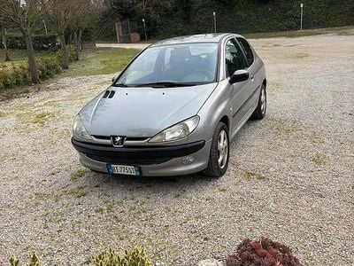 Usata Peugeot 206 109 CV (80 kW) 2002 Grigio Utilitaria