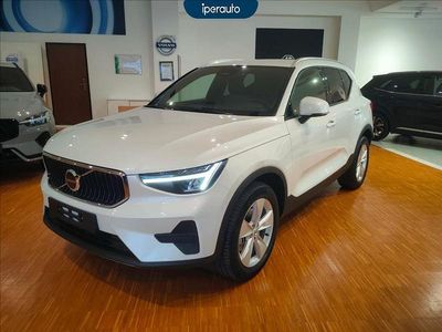 Nuova Volvo XC40 Core 163 CV (119 kW) 2026 Bianco metallizzato SUV