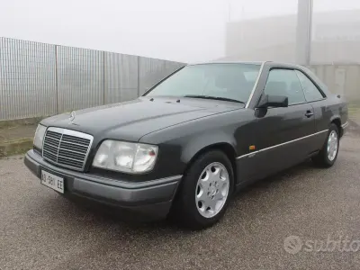 Usata Mercedes 200 122 CV (89 kW) 1991 Marrone