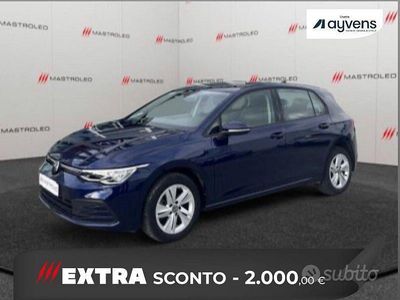 Usata VW Golf VIII Life 130 CV (95 kW) 2023 Blu Berlina