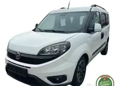 Usata Fiat Doblò Trekking 120 CV (88 kW) 2019 Bianco Monovolume