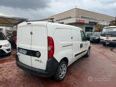 Usata Fiat Doblò 120 CV (88 kW) 2014 Bianco Monovolume