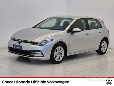 Usata VW Golf VIII Life 110 CV (80 kW) 2021 Argento Utilitaria