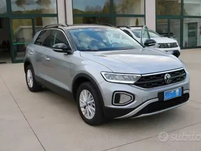 Usata VW T-Roc Style 116 CV (85 kW) 2025 Grigio SUV