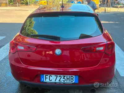Usata Alfa Romeo Giulietta 105 CV (77 kW) 2016 Rosso Utilitaria