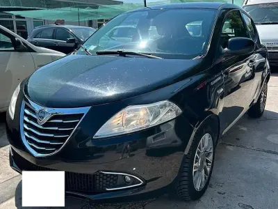 Usata Lancia Ypsilon Silver 69 CV (50 kW) 2012 Nero Utilitaria