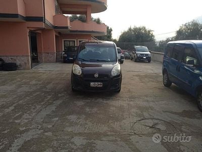 Usata Fiat Doblò Emotion 104 CV (76 kW) 2011 Marrone Monovolume
