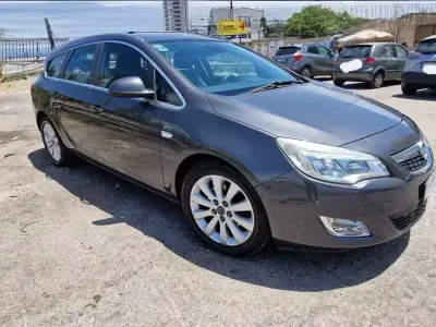 Usata Opel Astra Cosmo 125 CV (91 kW) 2012 Grigio Station wagon