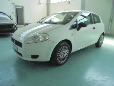 Usata Fiat Grande Punto Active 65 CV (47 kW) 2008 Bianco Utilitaria