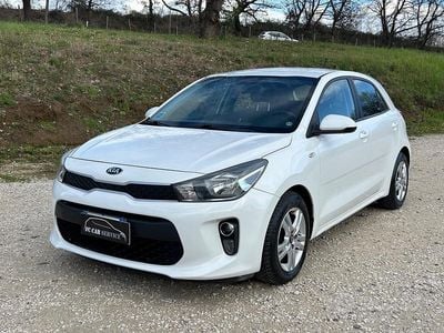 Usata Kia Rio 81 CV (59 kW) 2017 Bianco Berlina