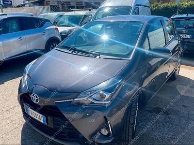 Usata Toyota Yaris Hybrid Business Edition 73 CV (53 kW) 2019 Grigio Berlina