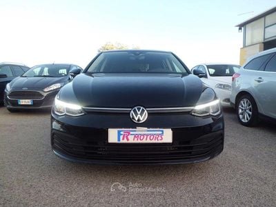 Begagnad VW Golf VIII Executive 131 HK (96 kW) 2020 Svart Kombi