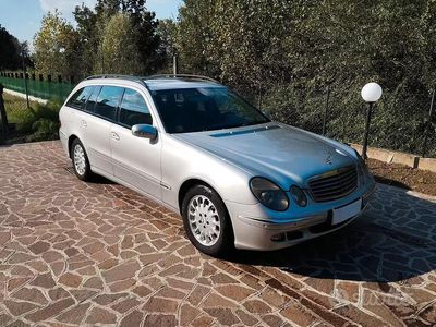 Usata Mercedes E220 150 CV (110 kW) 2005 Grigio Station wagon