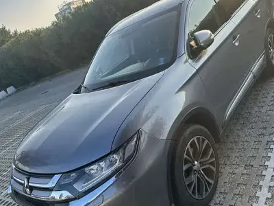 Usata Mitsubishi Outlander 150 CV (110 kW) 2017 Argento SUV