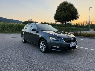 Usata Skoda Octavia Executive 116 CV (85 kW) 2018 Grigio quarzo metallizzato Station wagon