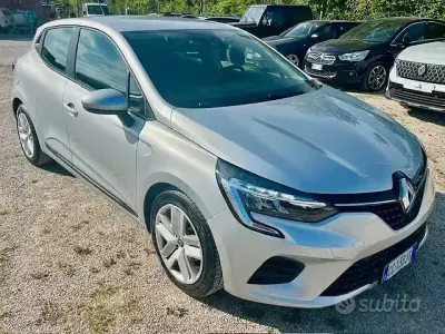 Gebraucht Renault Clio V Zen 101 PS (74 kW) 2022 Grau Limousine