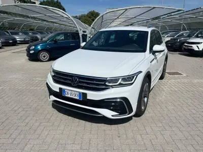 Usata VW Tiguan R-line 150 CV (110 kW) 2023 Bianco SUV
