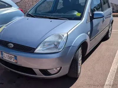 Usata Ford Fiesta Ambiente 75 CV (55 kW) 2004 Utilitaria