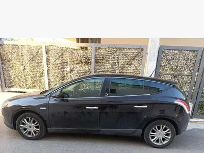 Usata Lancia Delta 120 CV (88 kW) 2011 Utilitaria