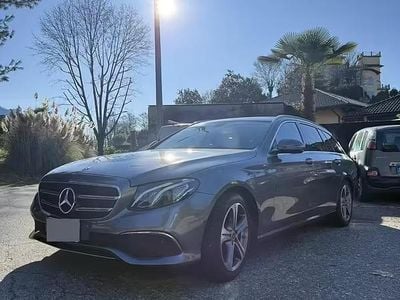Usado Mercedes E200 160 CV (117 kW) 2020 Gris Familiar