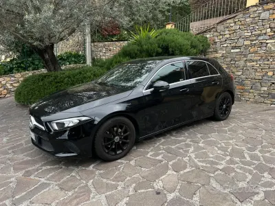 Usata Mercedes A180 116 CV (85 kW) 2019 Nero Berlina