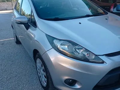 Usata Ford Fiesta Titanium 82 CV (60 kW) 2011 Grigio Berlina