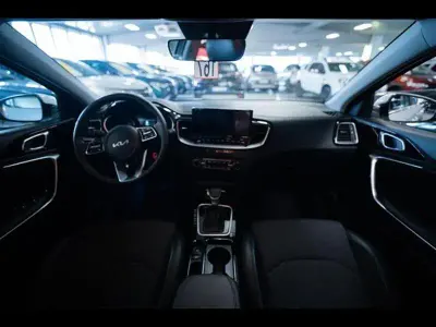Usata Kia XCeed Style 160 CV (117 kW) 2022 Grigio chiaro SUV