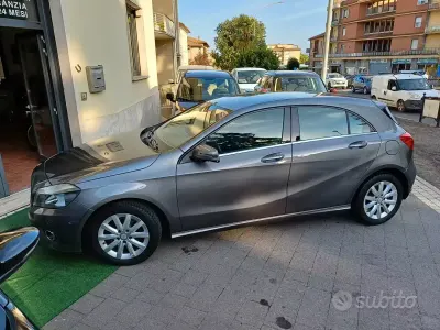 Usata Mercedes A180 Executive 136 CV (100 kW) 2012 Grigio Utilitaria