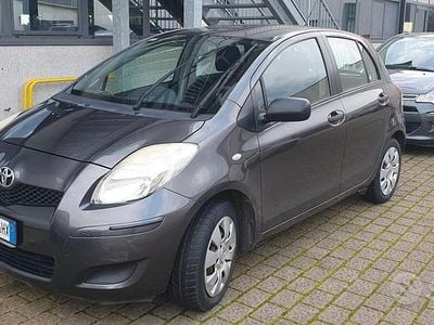 Usata Toyota Yaris 2010 Grigio Utilitaria