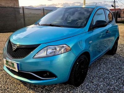 Usata Lancia Ypsilon 69 CV (50 kW) 2021 Blu Utilitaria