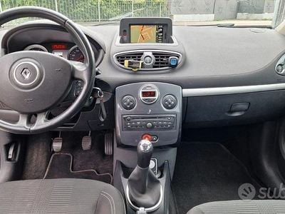 Gebraucht Renault Clio II 103 PS (75 kW) 2011 Schwarz Limousine