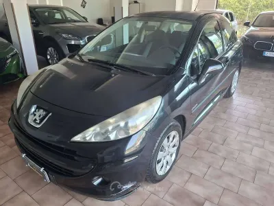 Usata Peugeot 207 73 CV (53 kW) 2008 Nero Berlina