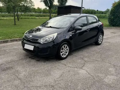 Usata Kia Rio LX 86 CV (63 kW) 2013 Nero Berlina