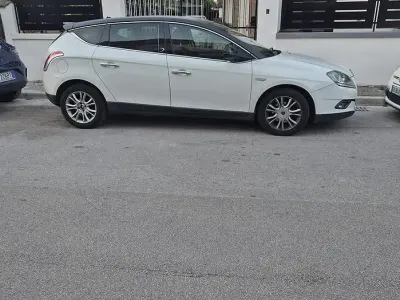 Usata Lancia Delta 120 CV (88 kW) 2011 Bianco Utilitaria
