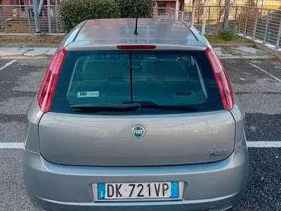 Usata Fiat Grande Punto 65 CV (47 kW) 2007 Grigio Utilitaria