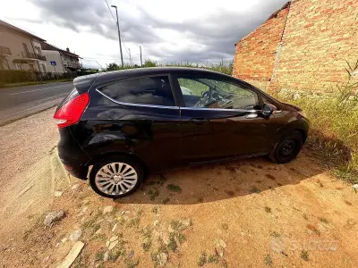 Usata Ford Fiesta Titanium 96 CV (70 kW) 2009 Nero