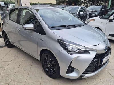 Usata Toyota Yaris Hybrid Active 73 CV (53 kW) 2017 Argento Berlina