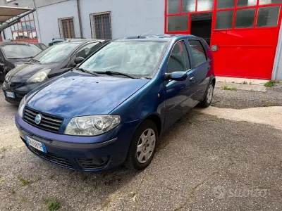 Usata Fiat Punto Dynamic 60 CV (44 kW) 2004 Blu Utilitaria