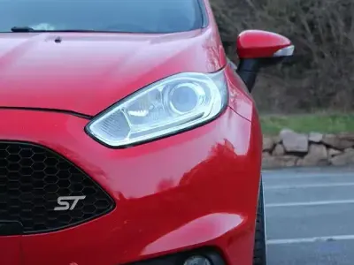 Usata Ford Fiesta ST 182 CV (133 kW) 2015 Rosso Utilitaria