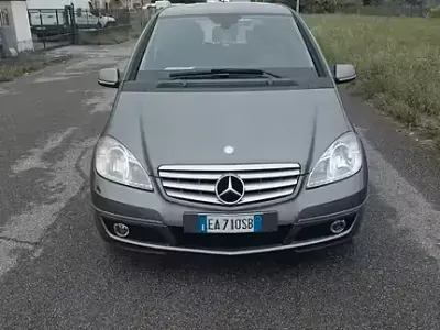 Usata Mercedes A180 Avantgarde 109 CV (80 kW) 2010 Grigio Berlina