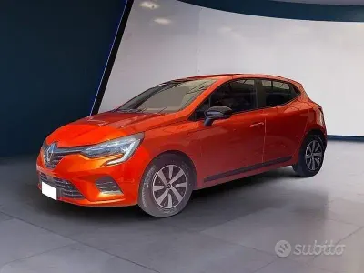 Usata Renault Clio V Equilibre 67 CV (49 kW) 2023 Arancione Berlina