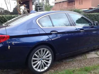 Usata BMW 520 Luxury Line 190 CV (139 kW) 2017 Blu/azzurro Berlina