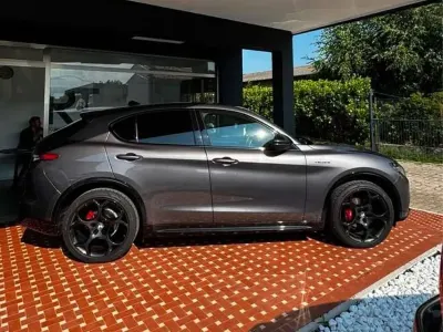 Usata Alfa Romeo Stelvio Veloce 209 CV (153 kW) 2024 Grigio SUV