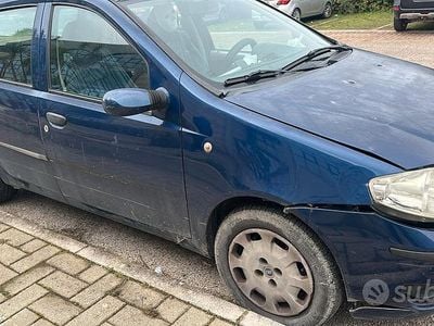 Usata Fiat Punto 2004 Blu Utilitaria