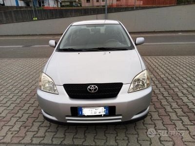 Usata Toyota Corolla 97 CV (71 kW) 2002 Argento Berlina