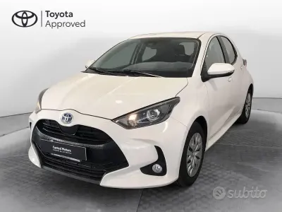 Second-hand Toyota Yaris Hybrid Active 116 CP (85 kW) 2022 Alb Berlinǎ