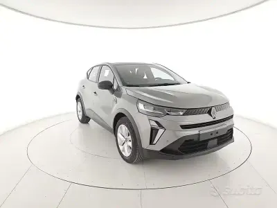Uusi Renault Captur Evolution 101 HP (74 kW) 2026 Harmaa Katumaasturi