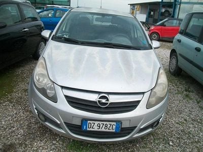 Usata Opel Corsa 75 CV (55 kW) 2010 Argento Utilitaria