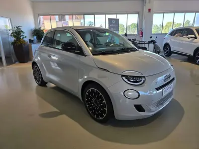 Nuova Fiat 500 Icon 65 CV (47 kW) 2026 Celestial blu Berlina